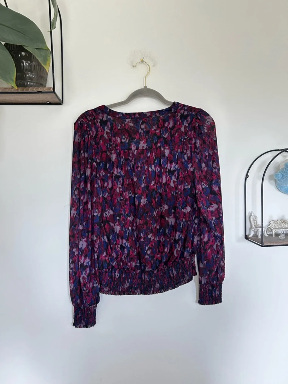 Evereve Abstract Print Meshed V Neck Long Sleeve Blouse Top Shirt Size‎ Small